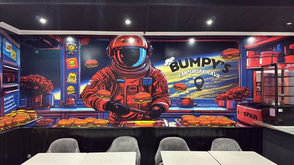 Salle principale du restaurant de burger Bumpy's. Main dinner room of Bumpy's restaurant.